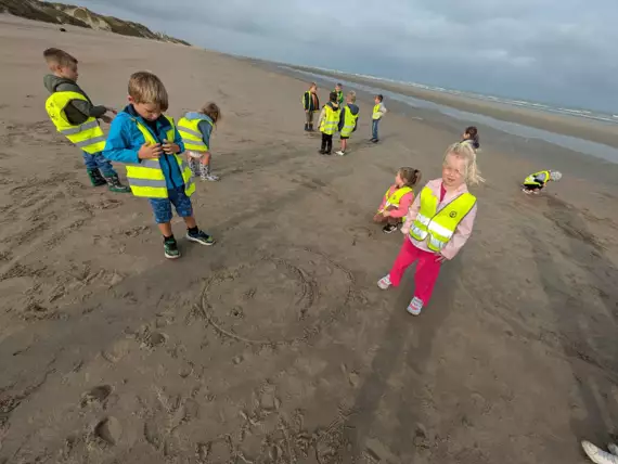 459052519_10161570612149477_8662809850800272037_n -  - Zintuigen en zand: een dag vol ontdekkingen aan zee