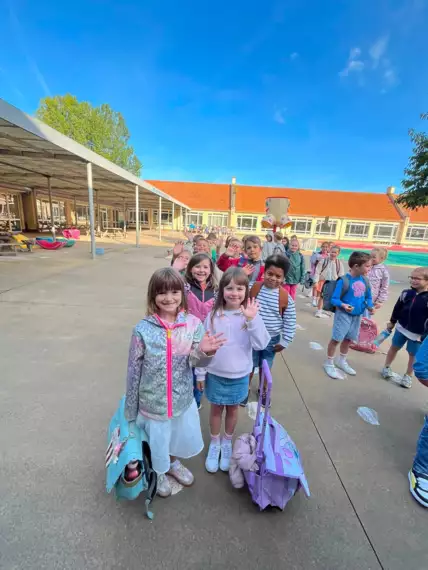 791820210_1881230649512061_2486791675001969456_n -  - 1ste schooldag