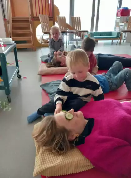 495055790_2851536348352159_5176181602683883631_n -  - Moederdag in de peuterklas
