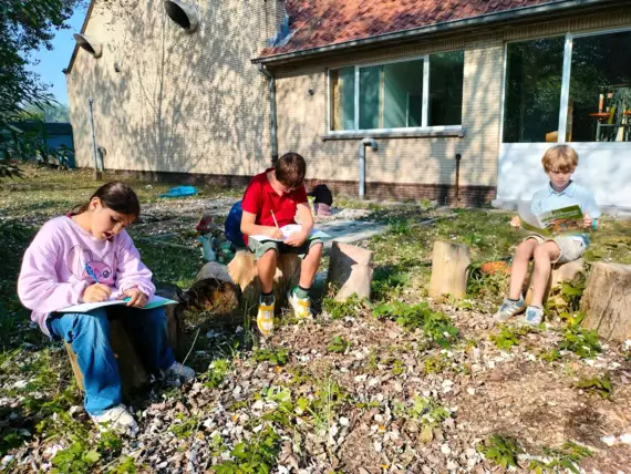 460541460_10161800005442866_6411459921004873084_n -  - Verwijswoorden leren in de natuur