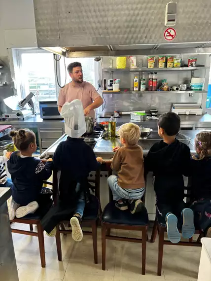 466039146_10235154766357081_5776379728198687239_n -  - Op restaurantbezoek