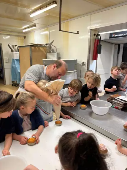 586829671_10240234732473059_7437613552752752962_n -  - Van deeg tot cupcake: een zoete uitstap