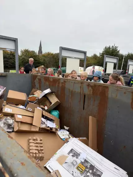 561368523_2917990171720250_3631913589122137082_n -  - Bezoek milieupark