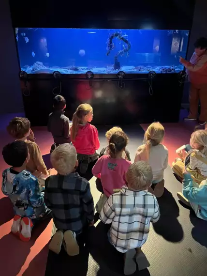 466970330_10161855979157661_5578731347355773699_n -  - 1ste leerjaar naar het visserijmuseum