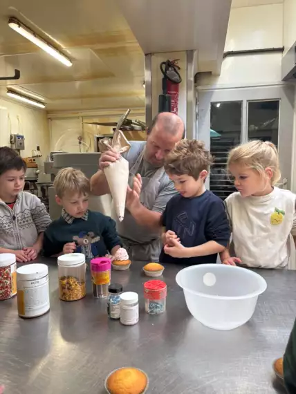 586200091_25154033977595368_338303045838949430_n -  - Van deeg tot cupcake: een zoete uitstap