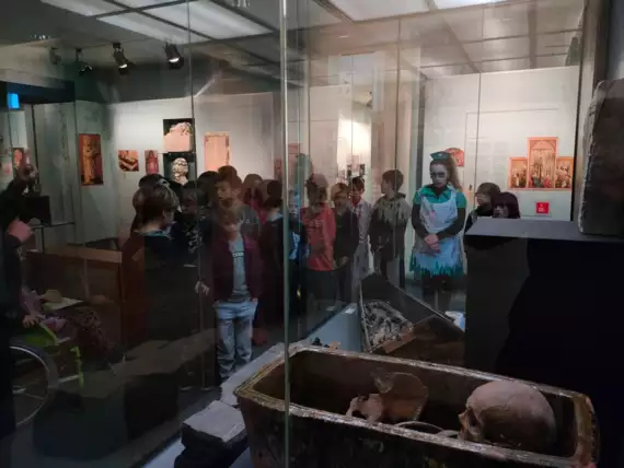 464810412_10161897401227866_8298926151955990264_n -  - Terug in de tijd in het Abdijmuseum