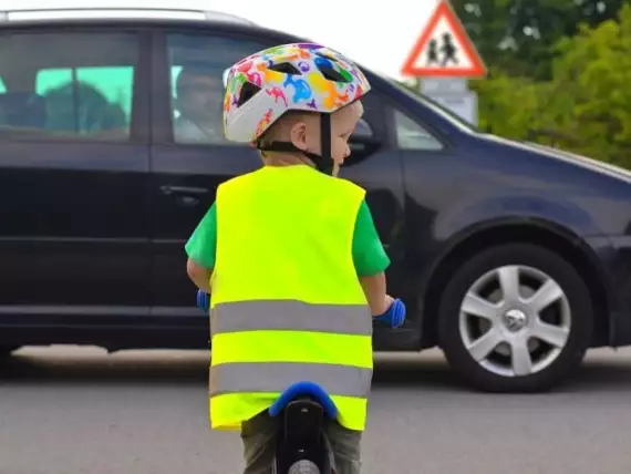 Veilige schoolomgeving-kinderen veilig op de fiets
