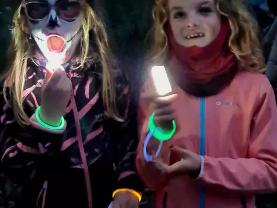 Glow in the dark-395353148_10232379739866489_106656417685036437_n