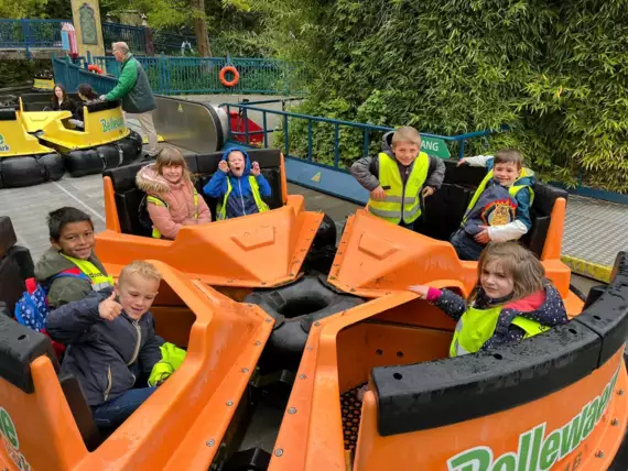 Schoolreis naar Bellewaerde-440807747_1680807592748075_5698711429557012406_n